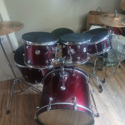 Mapex Voyager Drum Set $300