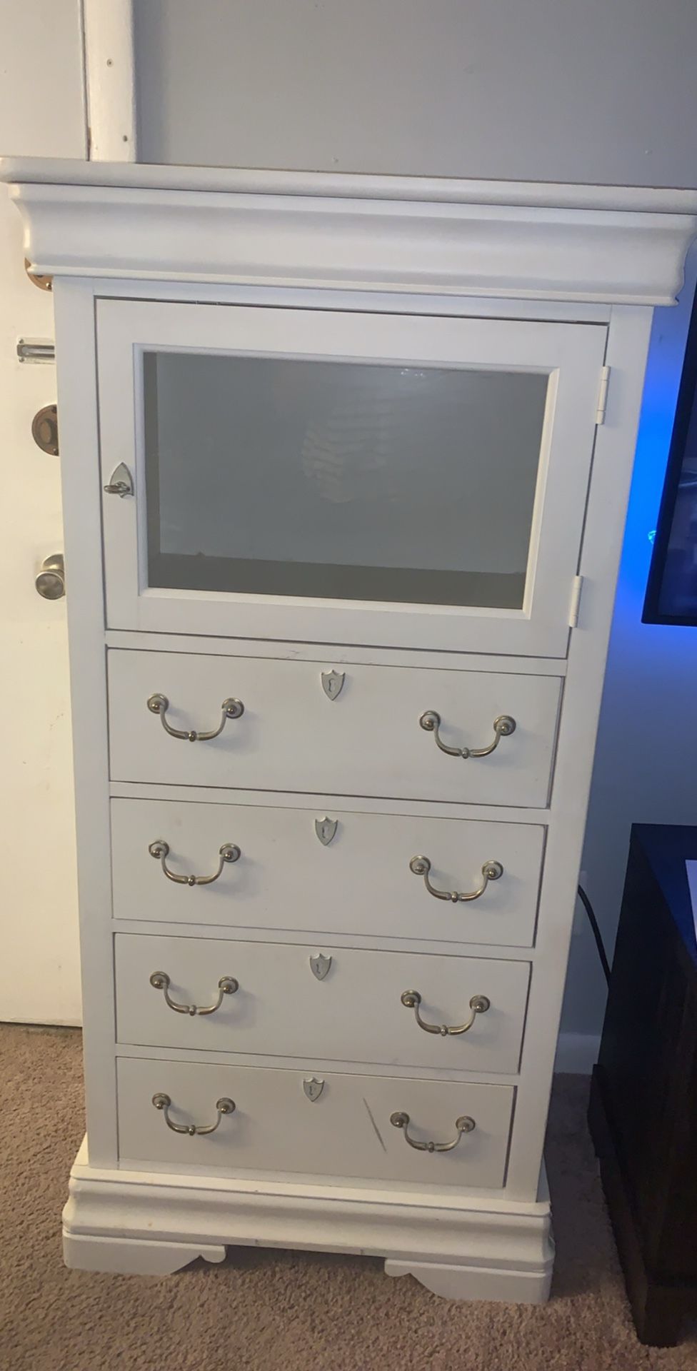 4 drawer dresser with glass door