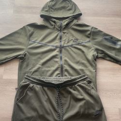 Men’s Nike Tech Sweatsuit