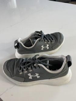 Under armor Size 4 Youth Shoes