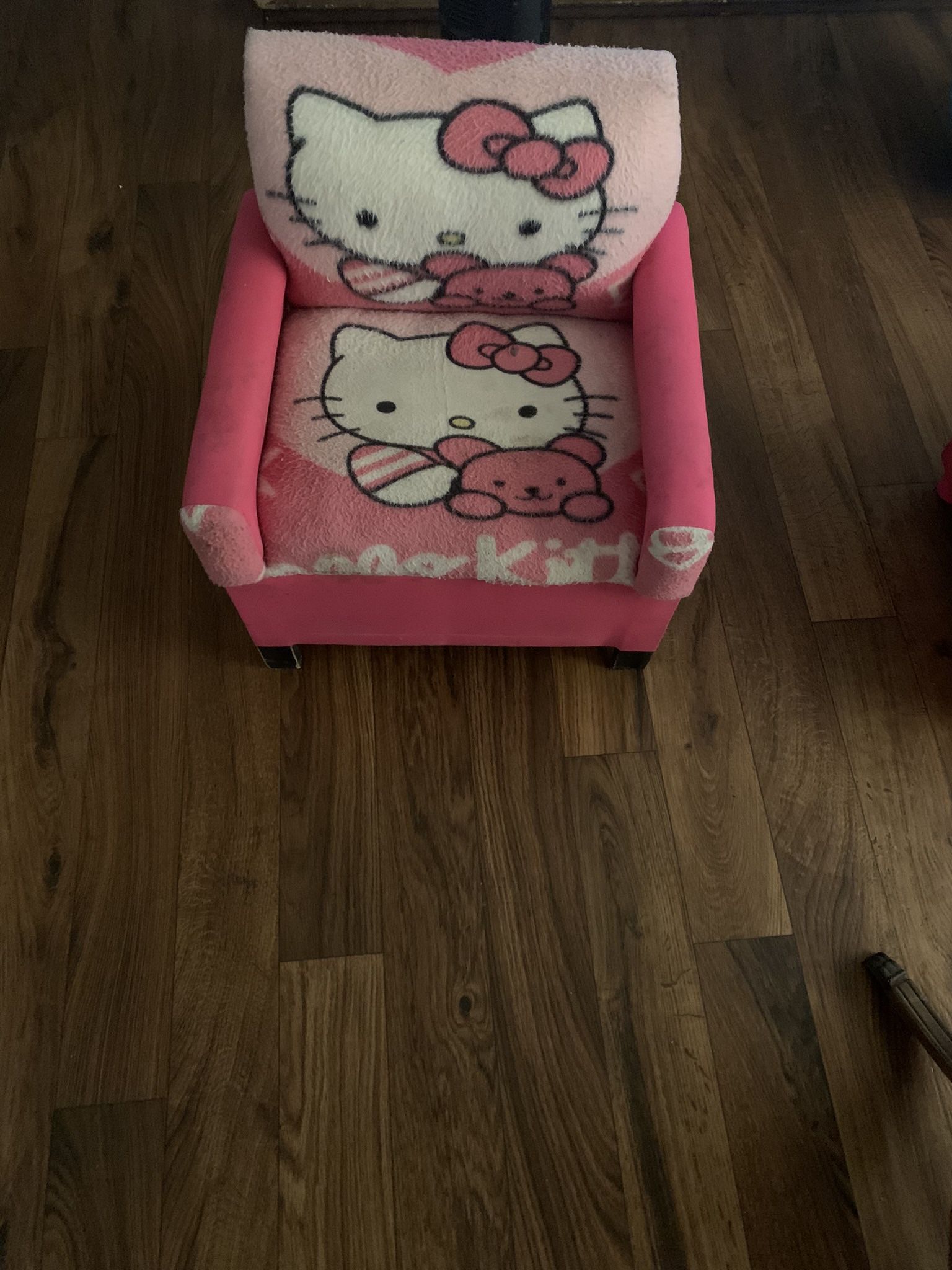 Hello Kitty Child’s Chair