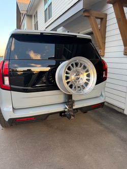 Hitch spare tire carrier