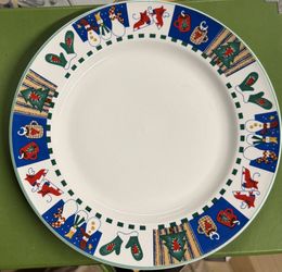 Christmas Dinnerware - 36 Pieces
