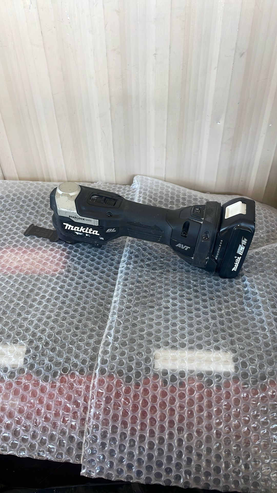 Makita 18V LXT Sub-Compact Lithium-Ion Brushless StarlockMax Cordless Multi-Tool W/ Battery 2.0