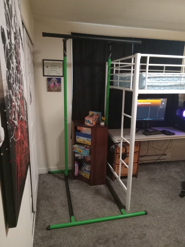Pull Up Bar