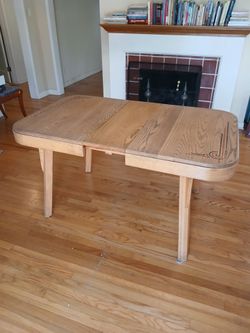 Deco extendable dining table
