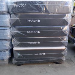 Nectar Mattress.     Nectar Premier Queen Size  - 13" Memory Foam Mattress