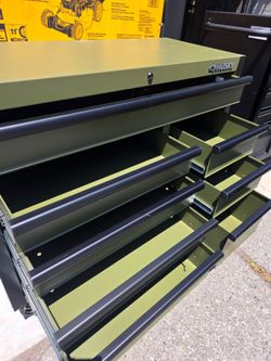 Husky 42"in x 18  8 DRAWERS Tool Chest Cabinet