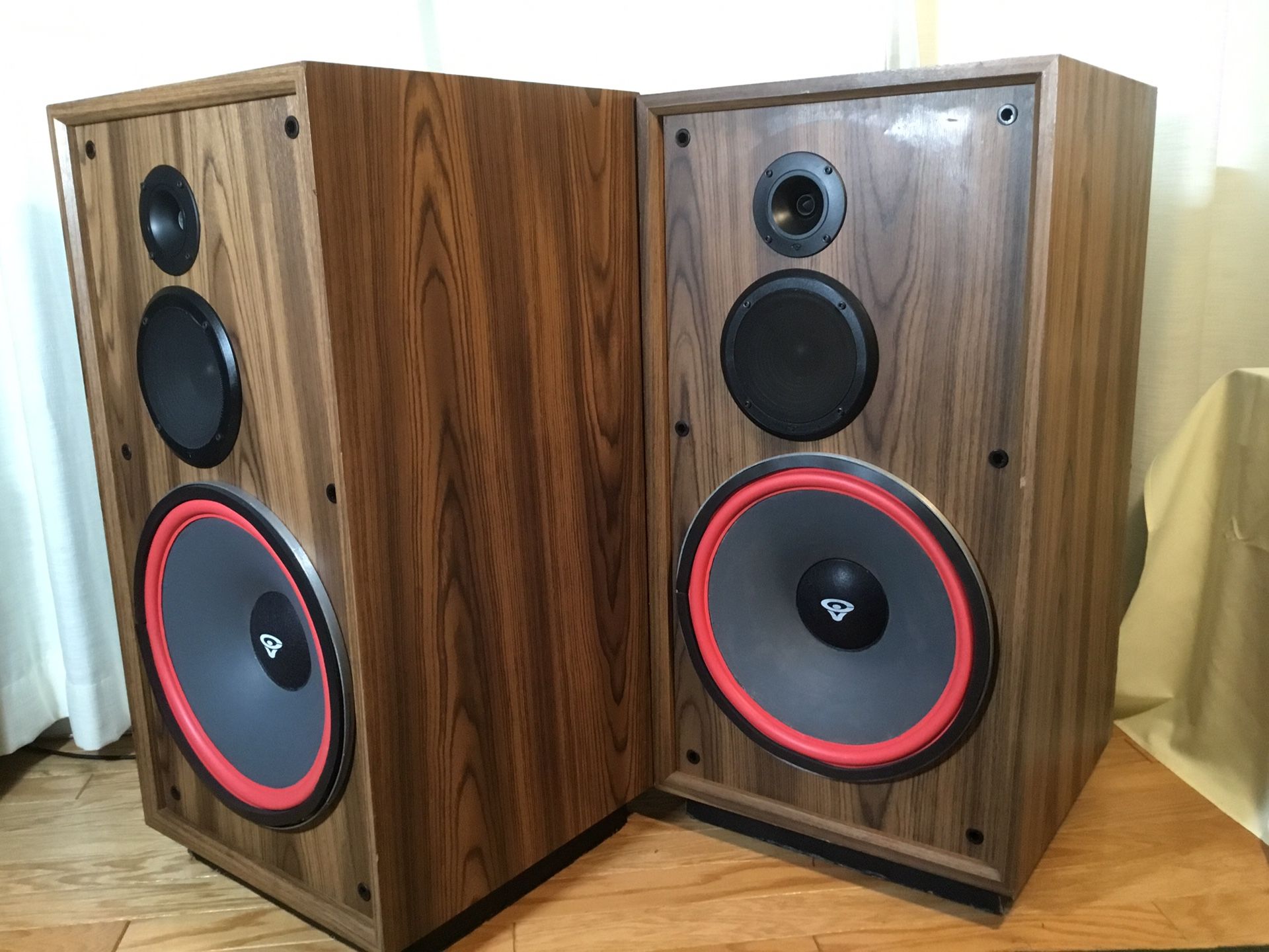 Cerwin Vega DX9 Speakers Vintage 400 Watts Made In The USA Audiophile Collector Equipment