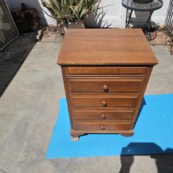 🔥 Quick Sale – Vintage Wooden Nightstand / Bedside Chest 🔥
