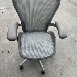 Herman miller Aeron- Size B (SILVER) Desk office gaming chair