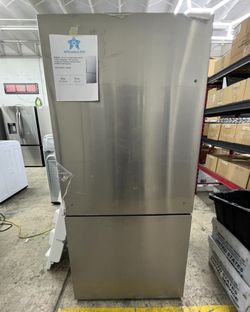 Hisense 17.2-cu ft Counter-Depth 32-in Wide Bottom-Freezer Refrigerator Fingerprint Resistant Stainless Steel ) ENERGY STAR Certified