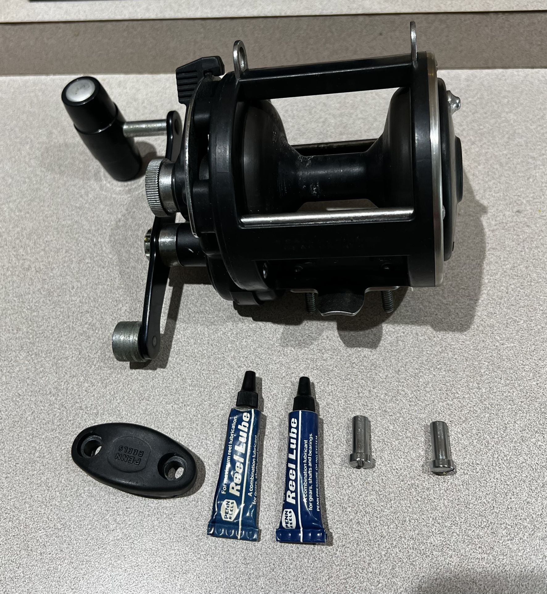 PENN GRAPHITE SENATOR 45 GLS LEVER 45 GLS Graphite Lever Senator Reel