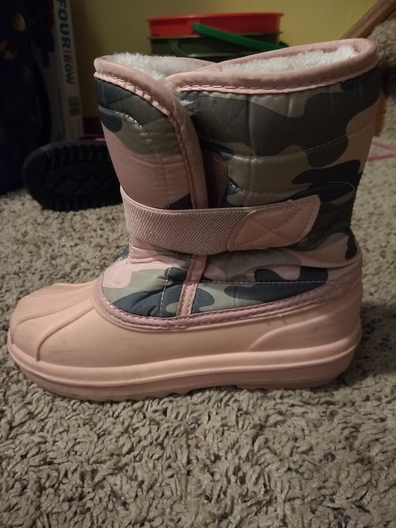 Girls snow boots, size 1, Children's Place