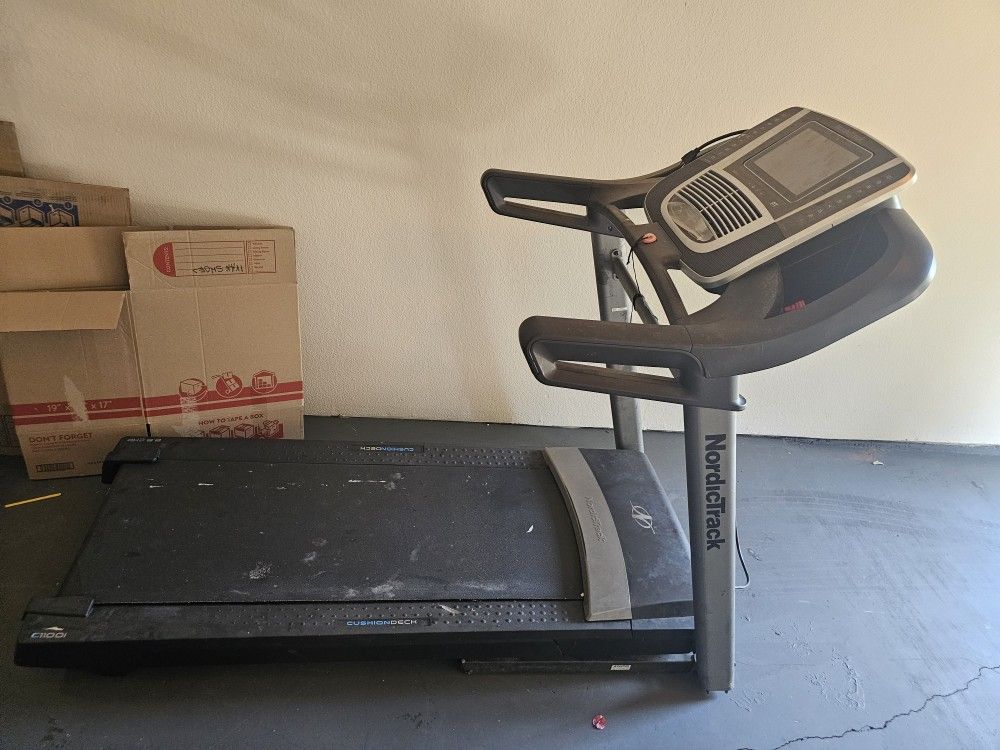 NordicTrack c1100i Treadmill