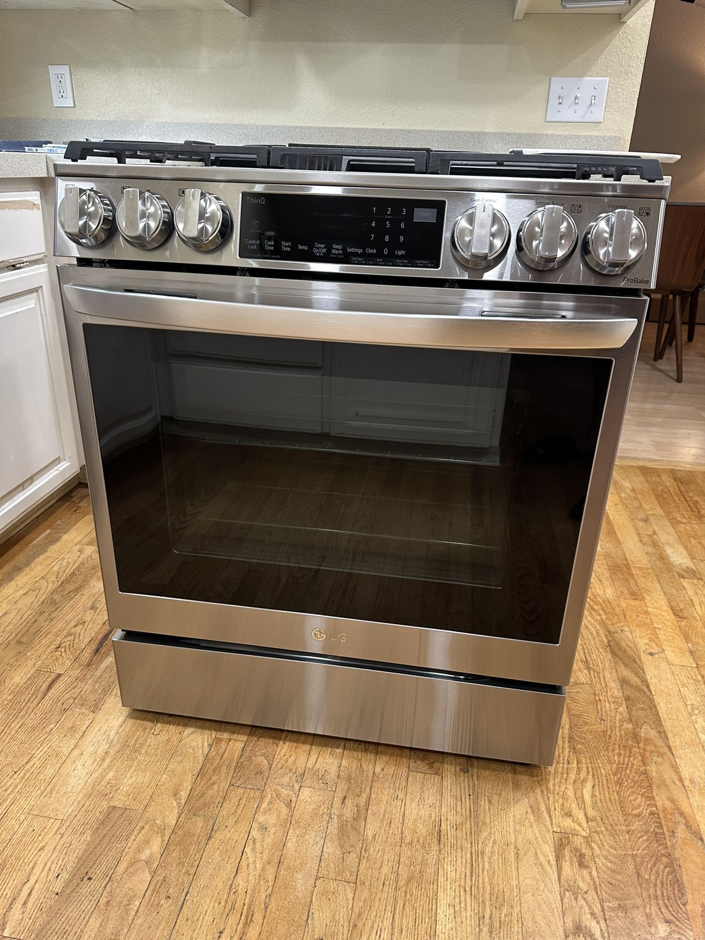 LG 6.3 cu. ft. GAS Slide-In Oven Range (Model LSGL6335F)