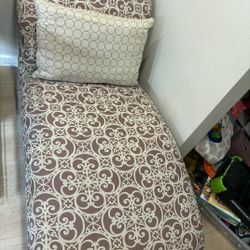 Chaise Lounge Chair- Excellent Condition 