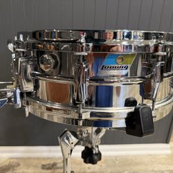 Vintage Ludwig super sensitive 14 x 5 snare drum with die cast rims