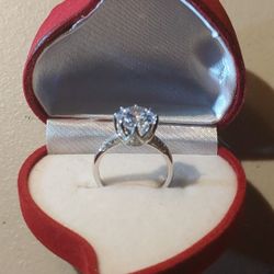 FASHION LUXURY INLAID 10ct. (D Color) MOISSANITE STONE LADY RING 923 STERLING SILVER**size:9 **Weirgh:4gr.**