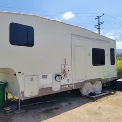 2005 Fleetwood Fifth Wheel