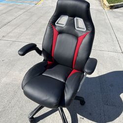 Gamer computer desk chair