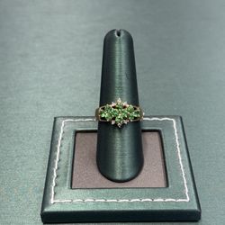 Grapevine Diamond and peridot ring 