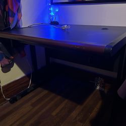 Free Barber Desk 25$ To Drop Off 