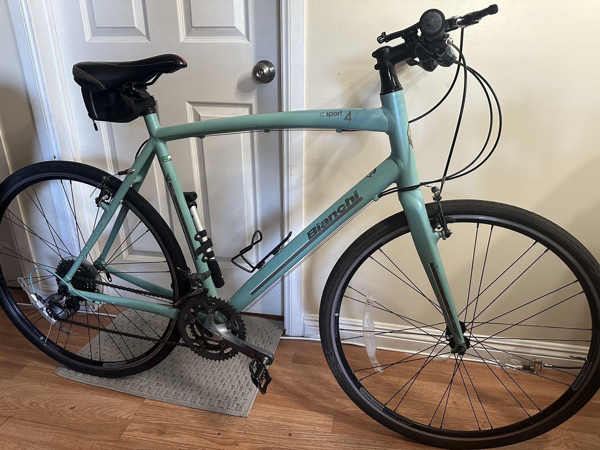 Bike “ Bianchi C04 Sport “ En Muy Buena Condición. Size 59Cm for Sale