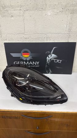 Porsche. Macan. Rh headlamp 19-24 oem