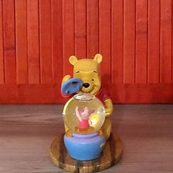 Mini Pooh And Piglet Snowglobe