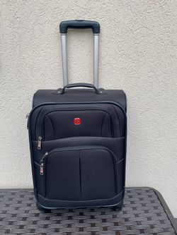 SWISSGEAR Sion 21” Carry-On Spinner / Wheeled Suitcase