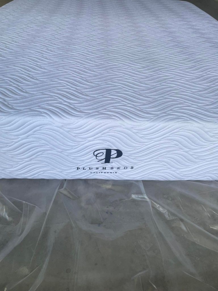 The Eco Bliss Mattress 10", Queen, Like New, Perfect Condition