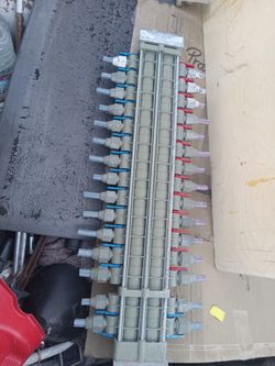 Pex manifold for plumbing- see pictures