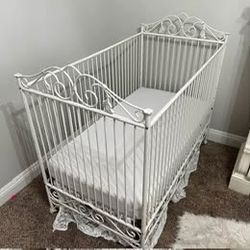 Brett Decor Crib