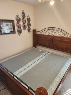 King bedframe with mattresses