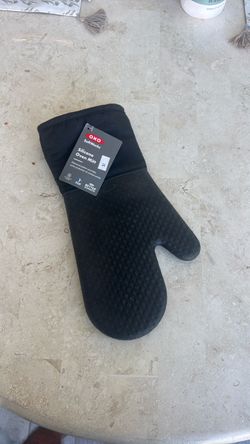 OXO silicone oven mitt