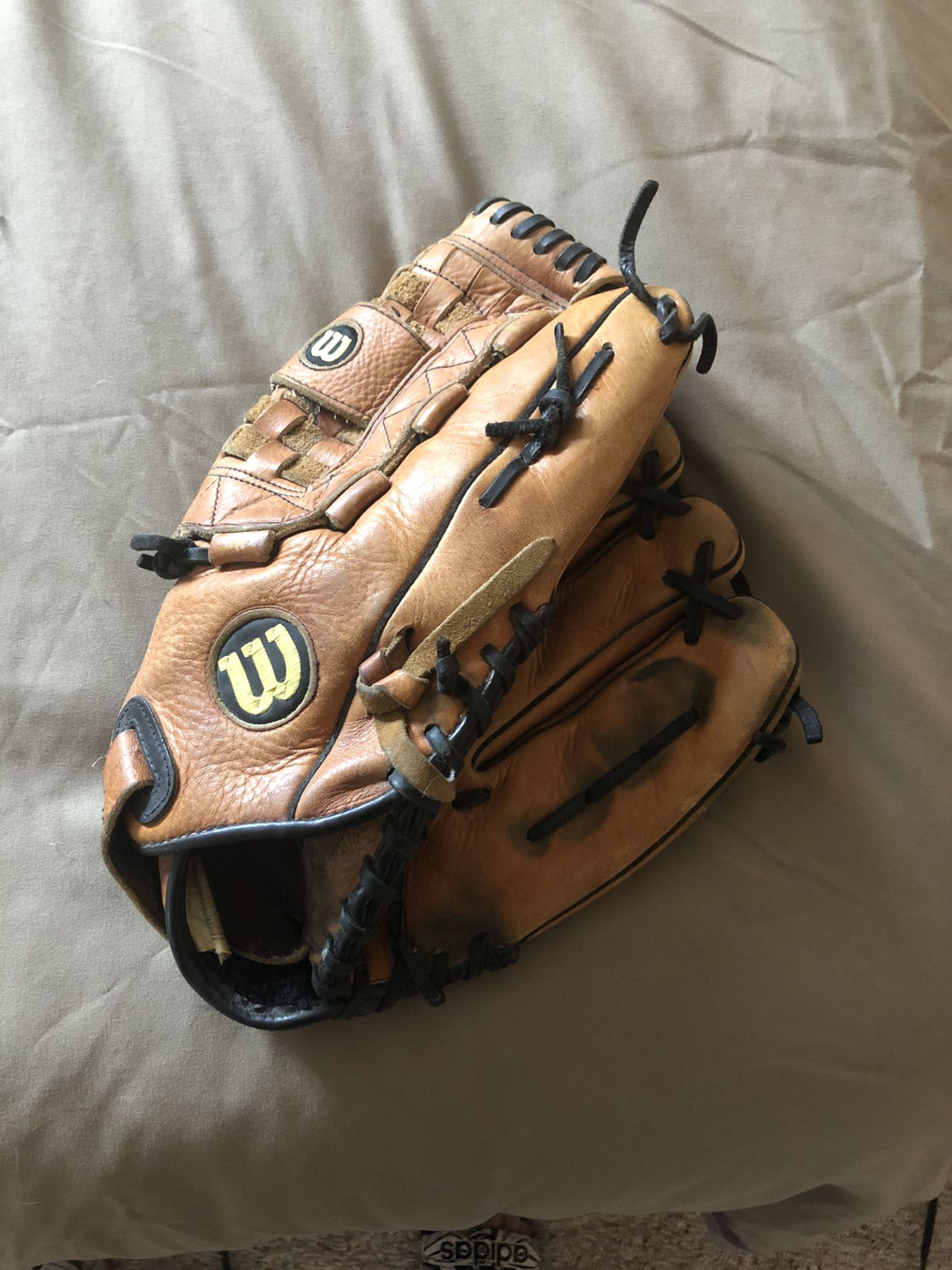 Wilson softball 13inch glove A2504 XL