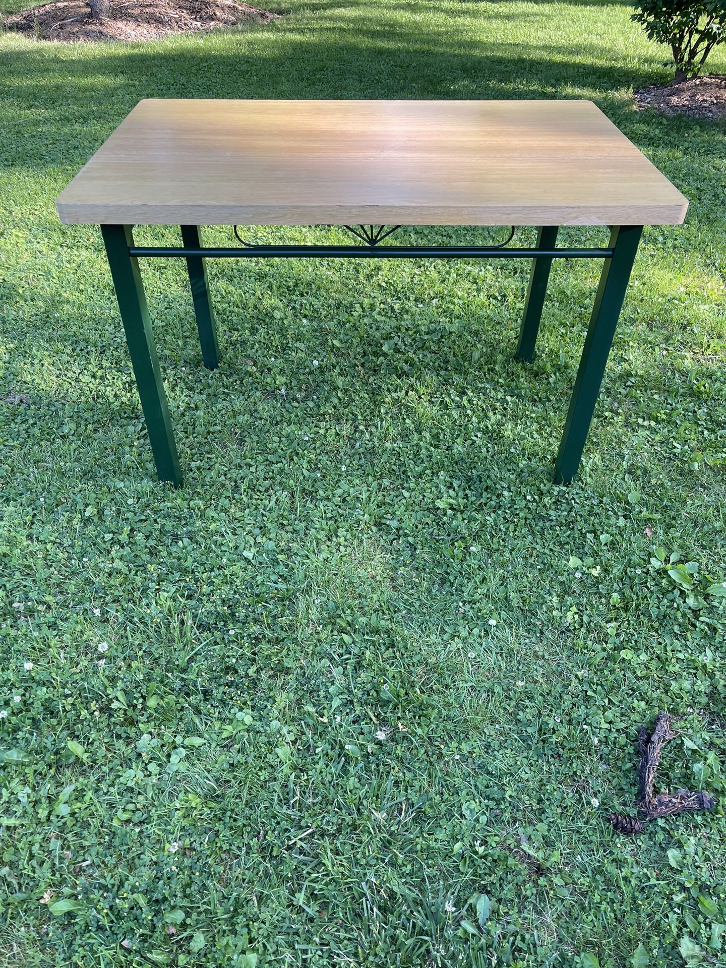 TABLE L 46" X W 30" X HT 30" , METAL FRAME