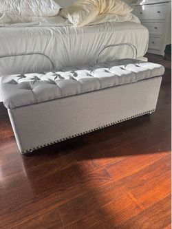 Gray Tufted Storage Bench / Ottoman