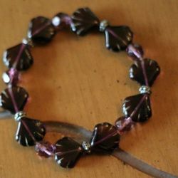 Purple Plastic Shell Fan Bracelet Beads. 