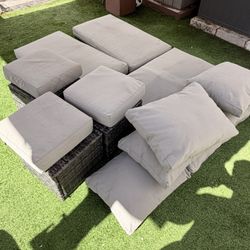 Outdoor Furniture’s Cushion With 3 Stools 