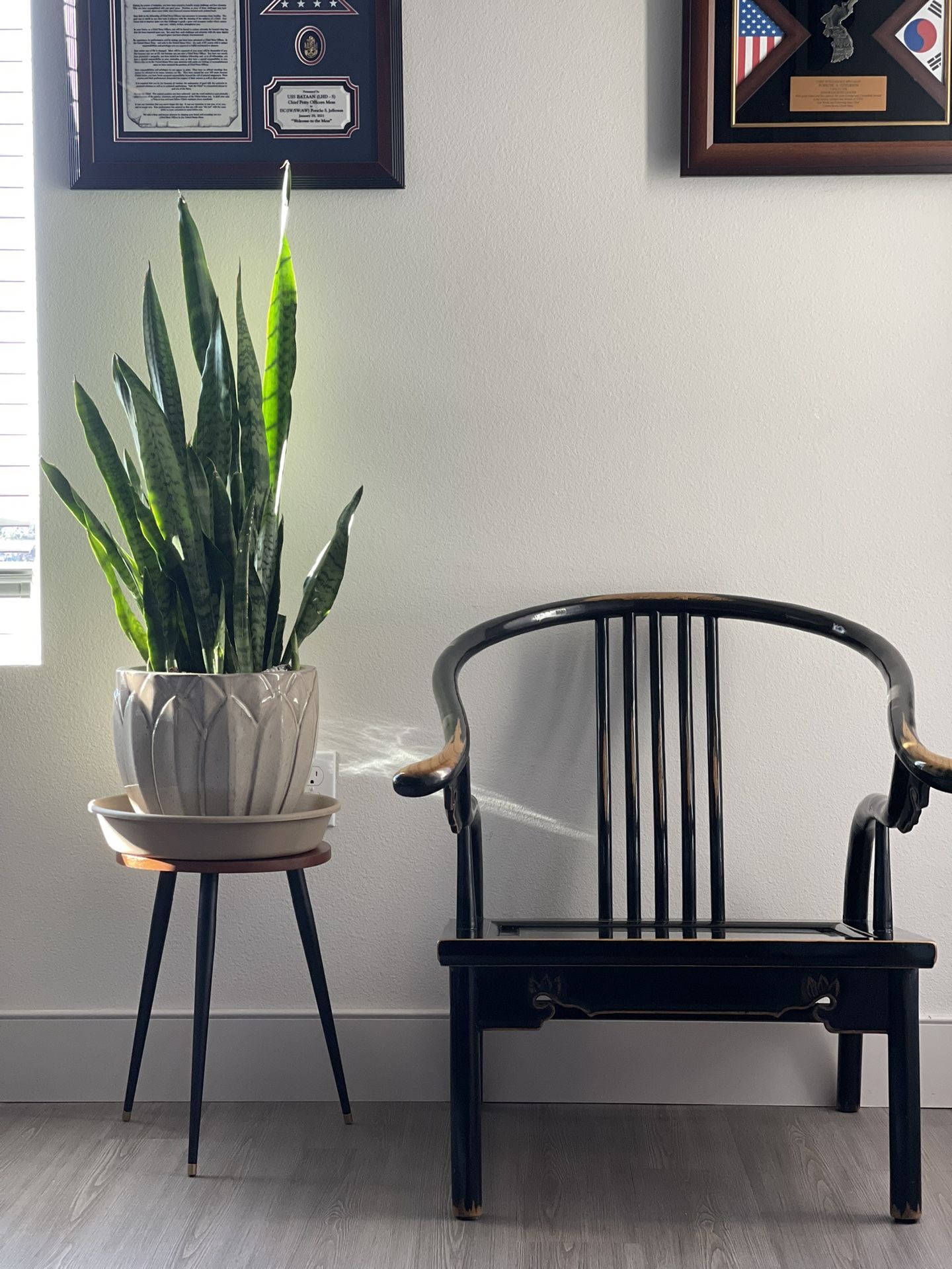 Vintage Asian Horseshoe-Back Accent Chair (Solid Wood, Distressed Black)