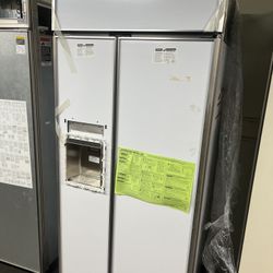 New Open Box Ge Monogram 36”Wide Built In Panel Ready Refrigerator 