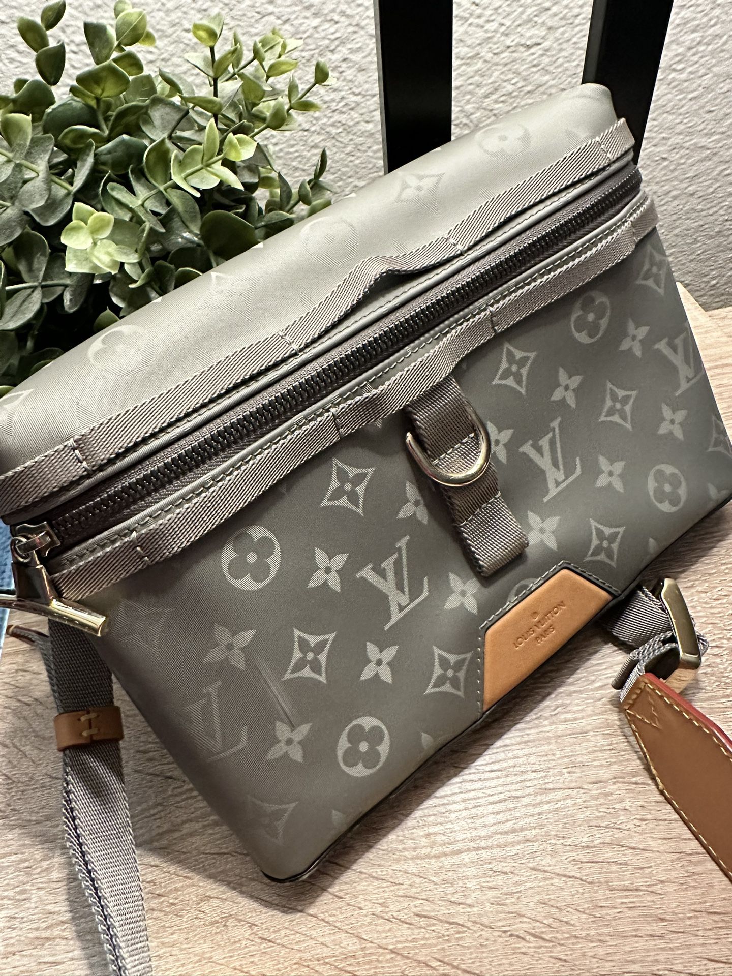 Louis Vuitton Titanium Messenger PM Bag for Sale in Lake Forest
