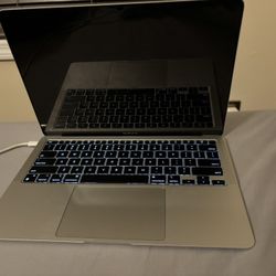 Macbook Air 2020 — Excellent Condition 