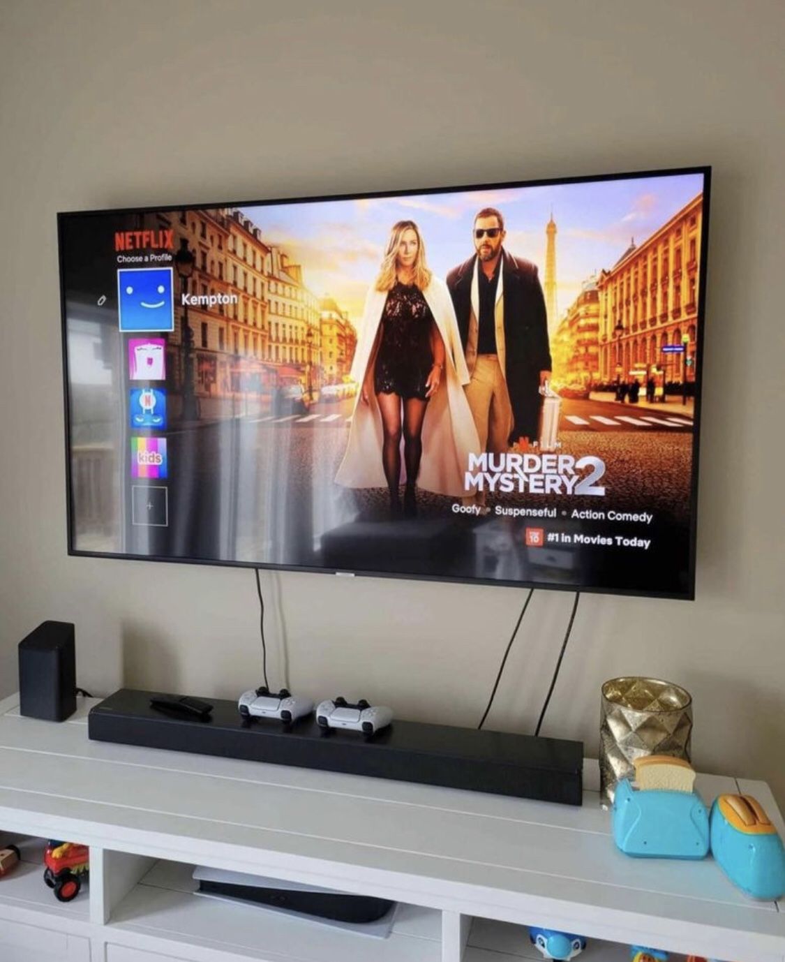 Large 70 Inch Samsung TU7000-led-4k-uhd-smart-tizen-tv