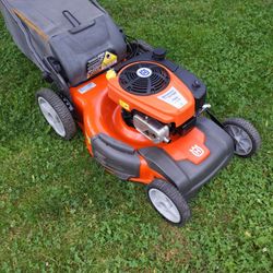  Husqvarna 22 In Rear Drive PTO Blade Engagement  With  Bagger 