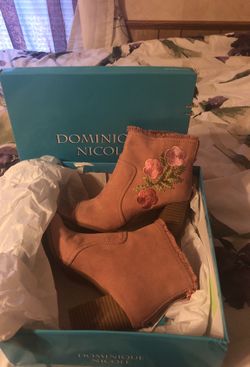 Beautiful size 7 new open toe boots