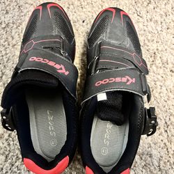 Indoor cycling shoes