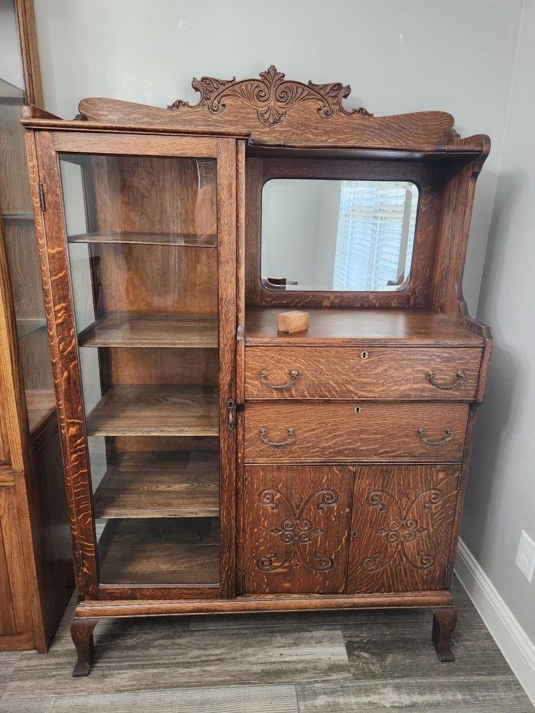 Curio Cabinet From The Early 1900s